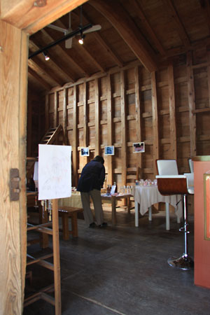 ��{�Ƃ̕đ��̒��̃V���b�v