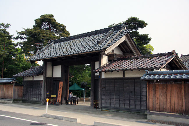 二宮家の門 二宮家バラ園